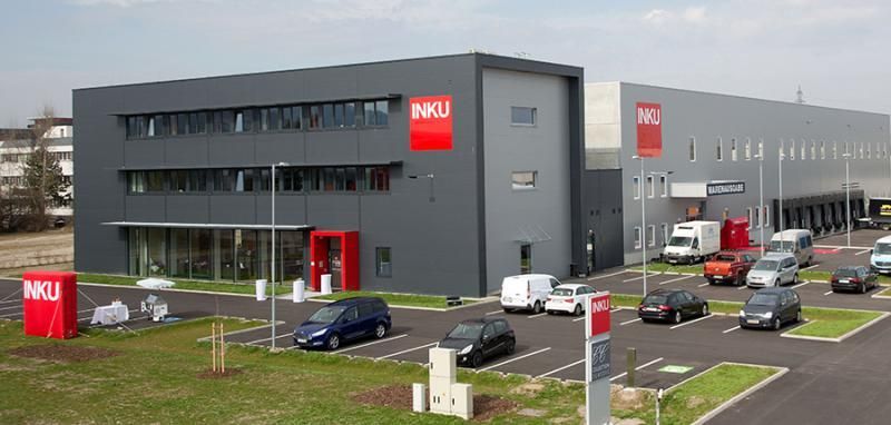 Außenansicht des INKU Showrooms in Wiener Neudorf