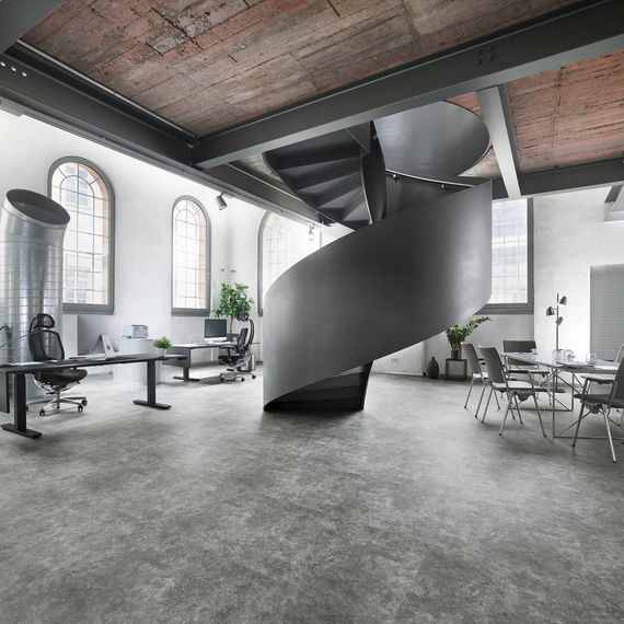Designboden 555 Deluxe Metalstone Night in dunkler Steinoptik für urbanes Raumdesign