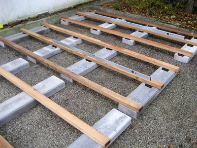 bangkirai-hartholz-konstr-h-90x90-mm-gehobelt-geriffelt