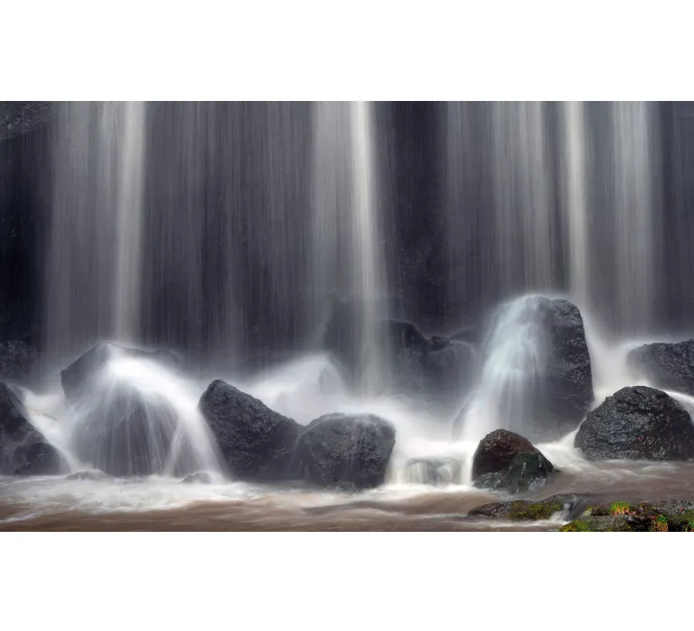 TAP Buchclub Aquamarin27 064 grauer Wasserfall