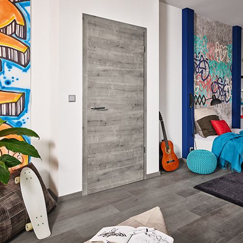 JOKA_XLORA_DELUXE_8566_OAK_GRAPHITE_TUER1_TEILMILIEU_P_Q