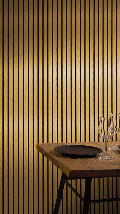 Edle Wandverkleidung mit Paro Akustikpaneelen in glänzendem Goldton