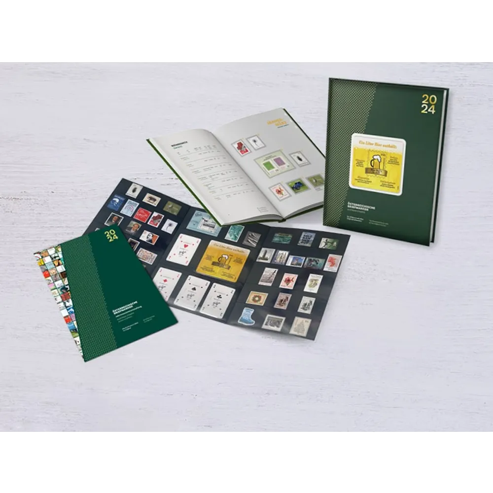 Briefmarken-Sammelalbum 2024 der Österreichischen Post mit geöffneten Seiten und grünem Einband.