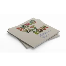 Außenseite einer Klappkarte mit zwei gestapelten Büchern, deren oberes den Titel „INNOVATION“ in großen, bunten Buchstaben zeigt; jeder Buchstabe enthält ein eigenes Bildmotiv, Hintergrund hellgrau.
