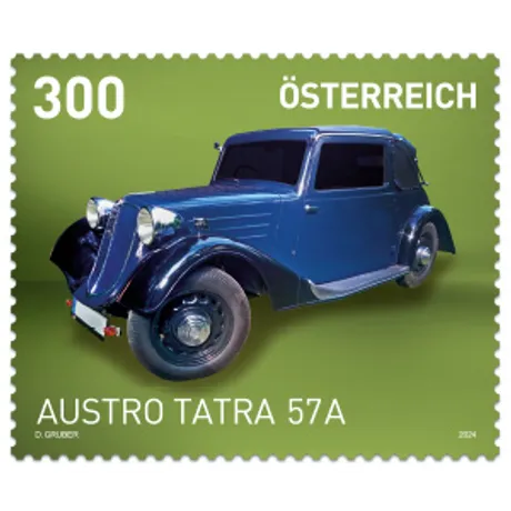 224130-Austro-Tatra Briefmarke Österreich 2024, Nominale 3,00 Euro: Austro Tatra 57A Oldtimer auf grünem Hintergrund.