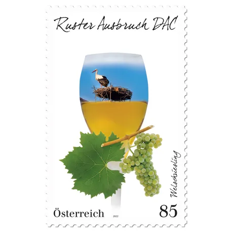 Briefmarke Österreich 2022, Nominale 0,85 Euro: Ruster Ausbruch DAC mit Storch, Weinglas, Weinblatt und Trauben.