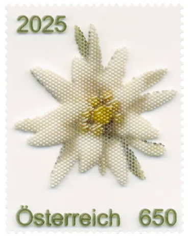 Special stamp “Edelweiß Reloaded” from Austria featuring a detailed depiction of a white Edelweiß flower with a yellow center. Denomination: 650 cents, issue year: 2025.