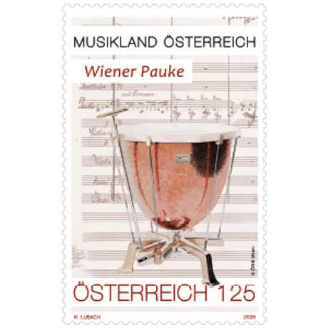 The “Austria, land of music” series is really going out with a bang: the final design features the Viennese timpano or kettledrum, an indispensable component of the typical Viennese “philharmonic sound style”. A large Viennese timpani (a classical percussion instrument), depicted in realistic form. The kettle is copper-colored, the drumhead surface is white, and the mechanism underneath is clearly visible. In the background, a sheet of music with musical notes and staff lines