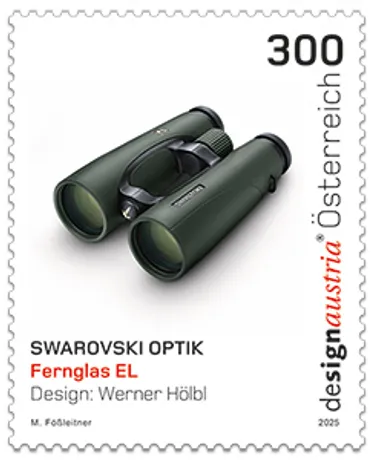 Briefmarke mit einem Swarovski Optik Fernglas EL in grün. Design von Werner Hölbl, Jahr 2025, Nominale 300.